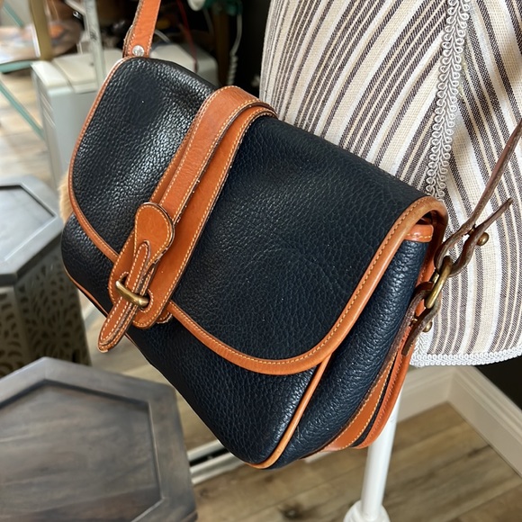 🔥1 hour sale. Dooney & Bourke, vintage beauty, 100% authentic